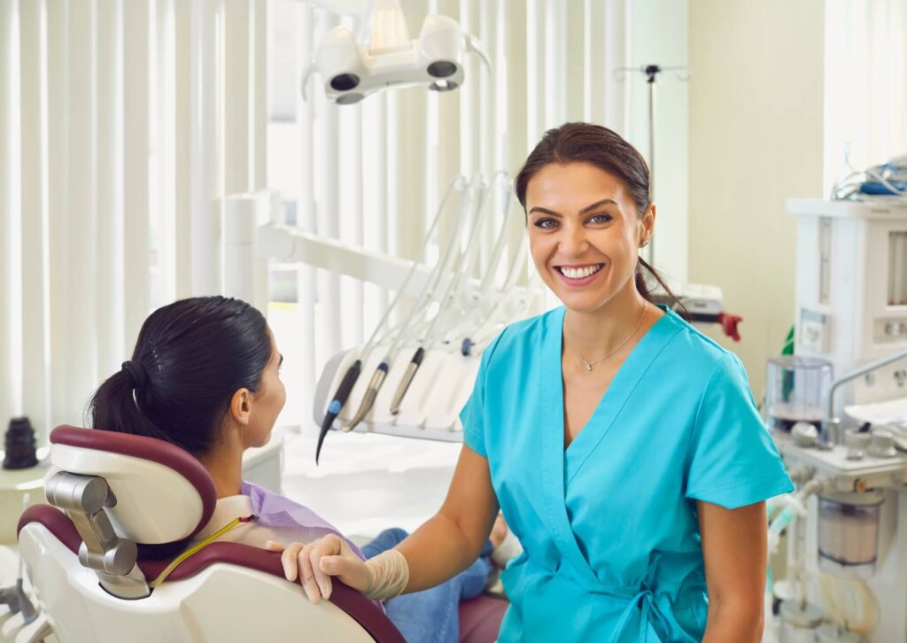 Dentist consulting with a patient about symptoms of a cracked tooth, including pain when biting or chewing.